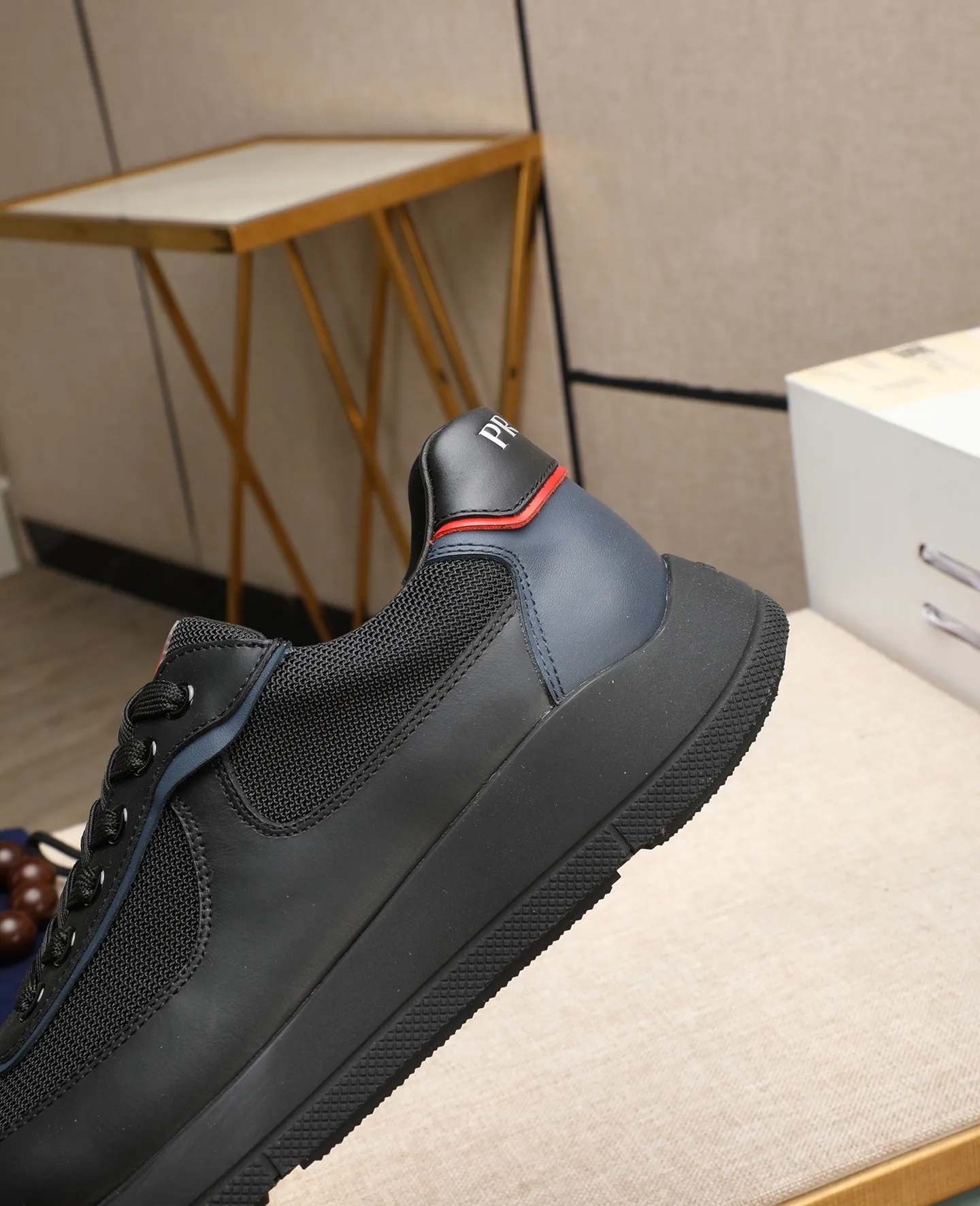 Men's shoes 💰600 Top quality New hot models on the official website, timeless for a century, 🆘 Trendy brand (Prada) mainly promotes hot models, avant-garde and versatile fashion men's shoes private version molding, cowhide surface splicing 1:1 oil edge treatment... fashionable and simple, original imported cowhide lining cowhide feet; the atmosphere and personality are more fashionable, eye-catching and pursuing class, it will subvert the old idea and be a must-have for fashion trendsetters with you! Must keep it for yourself! High-end comfort, high-end quality workmanship. Size: 38-44 Various colors available. full package